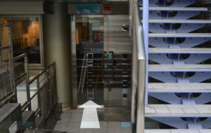 6.ビル入口です。扉から入って突き当りのエレベーターで5Fに上がってください。